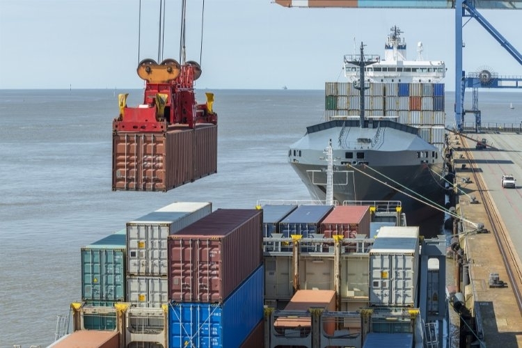 TÜİK, Dış ticaret Ocak ayında yüzde 38,4 arttı.