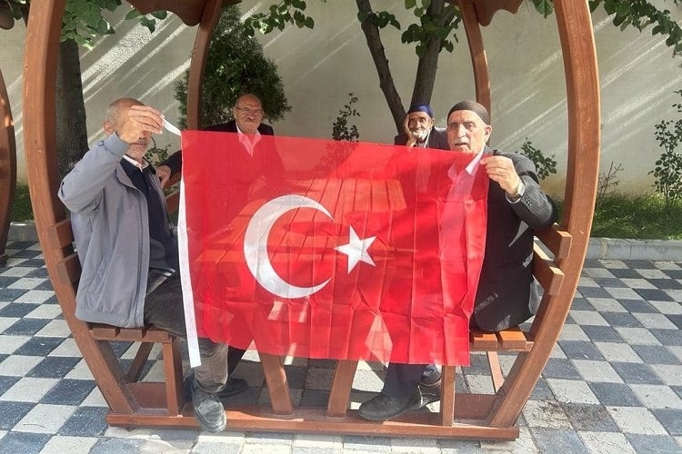 Dilovası Türk bayrakları ile donatıldı