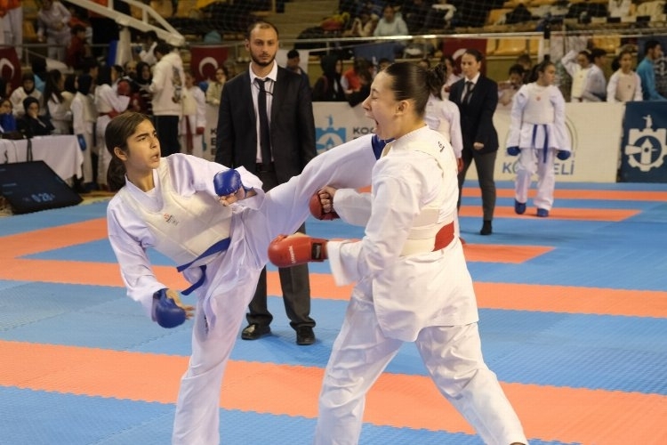 Kocaeli'de Karate Rüzgarı: Spor Tutkusu Şehri Sarmış Durumda