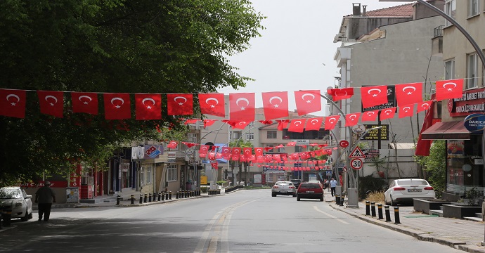 Darıca, Türk bayraklarıyla donatıldı