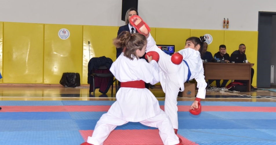 Kartepe'de karate şampiyonası